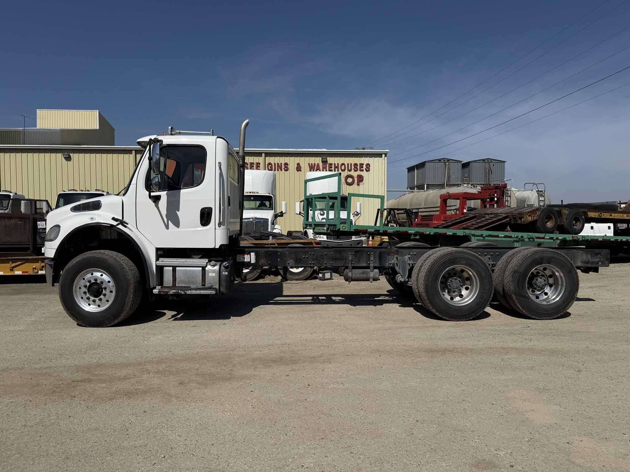 2019 Freightliner M2 image 1