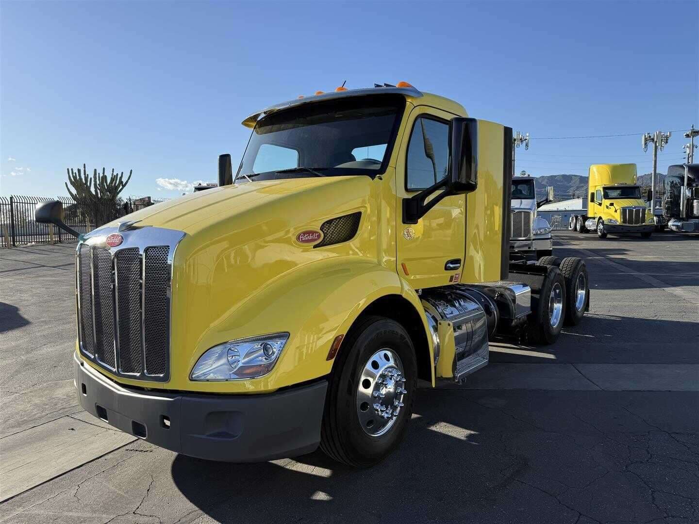 2021 Peterbilt 579 image 1
