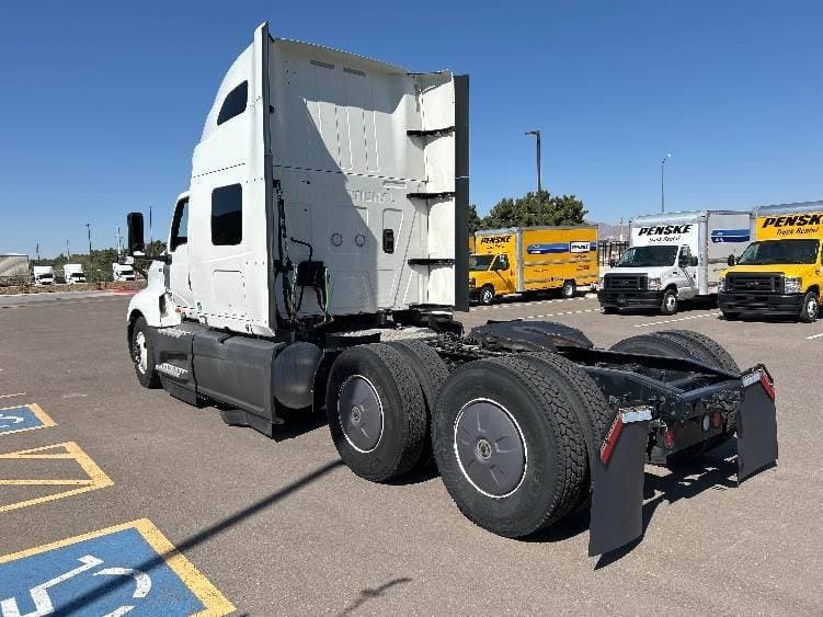 2023 International LT62F image 3