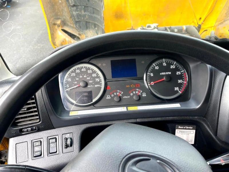 2018 Hino 338 image 24