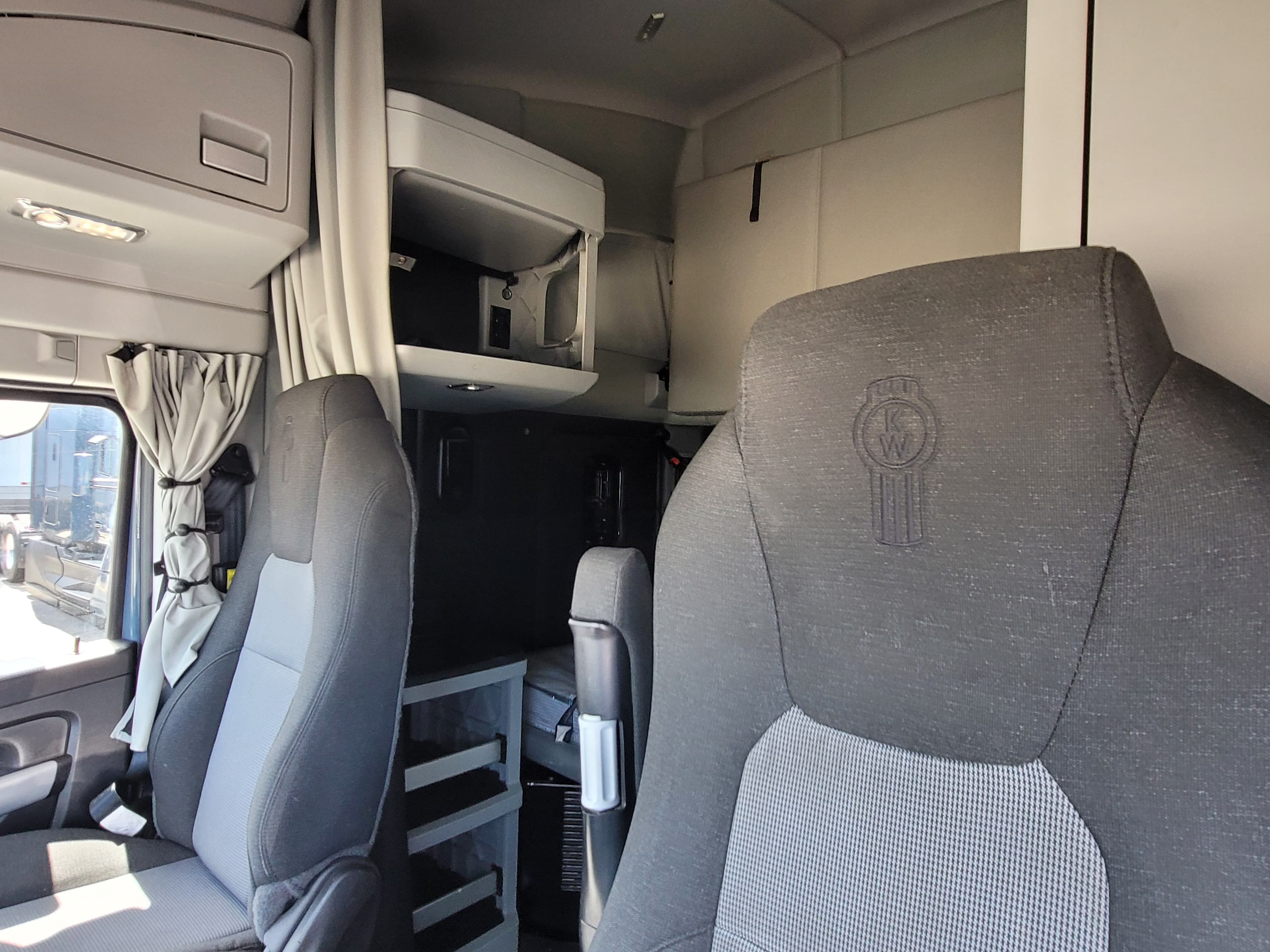 2022 Kenworth T680 image 7