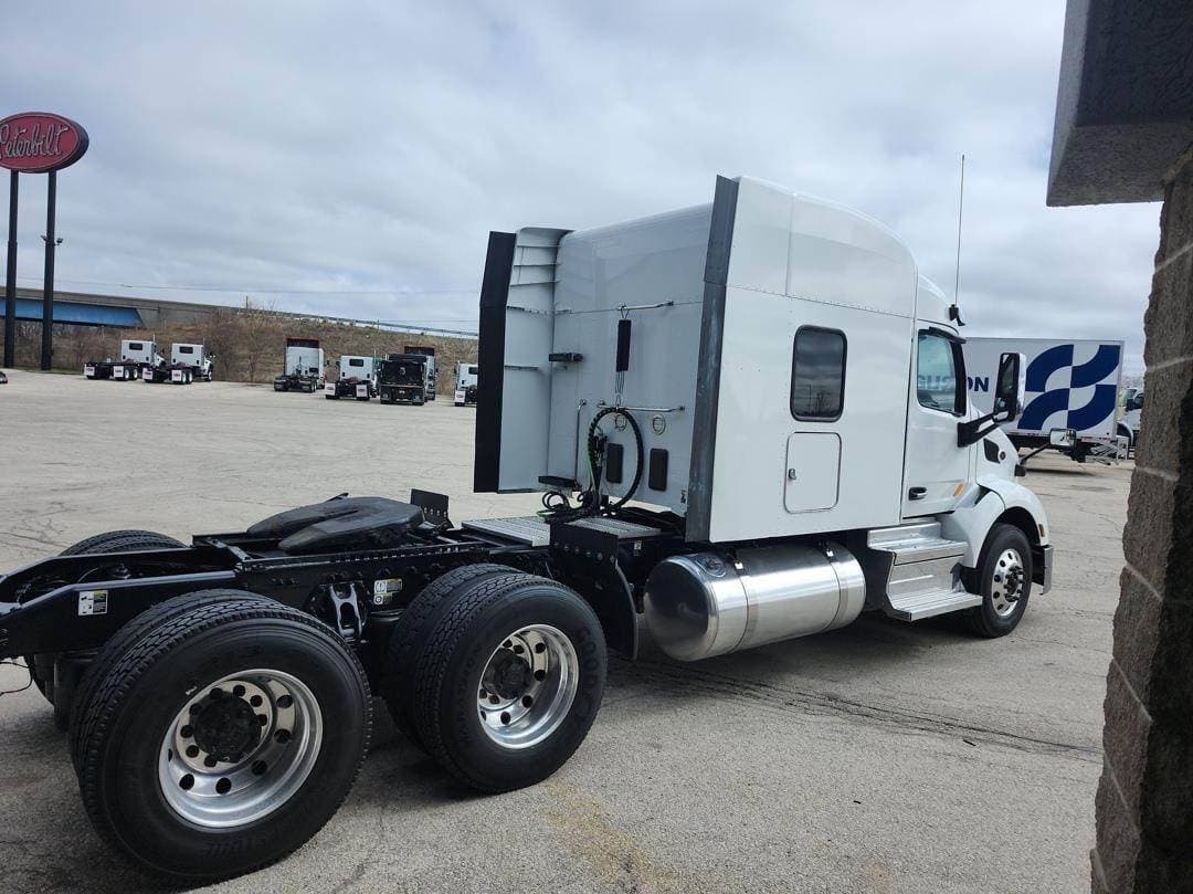 2022 Peterbilt 579 image 8
