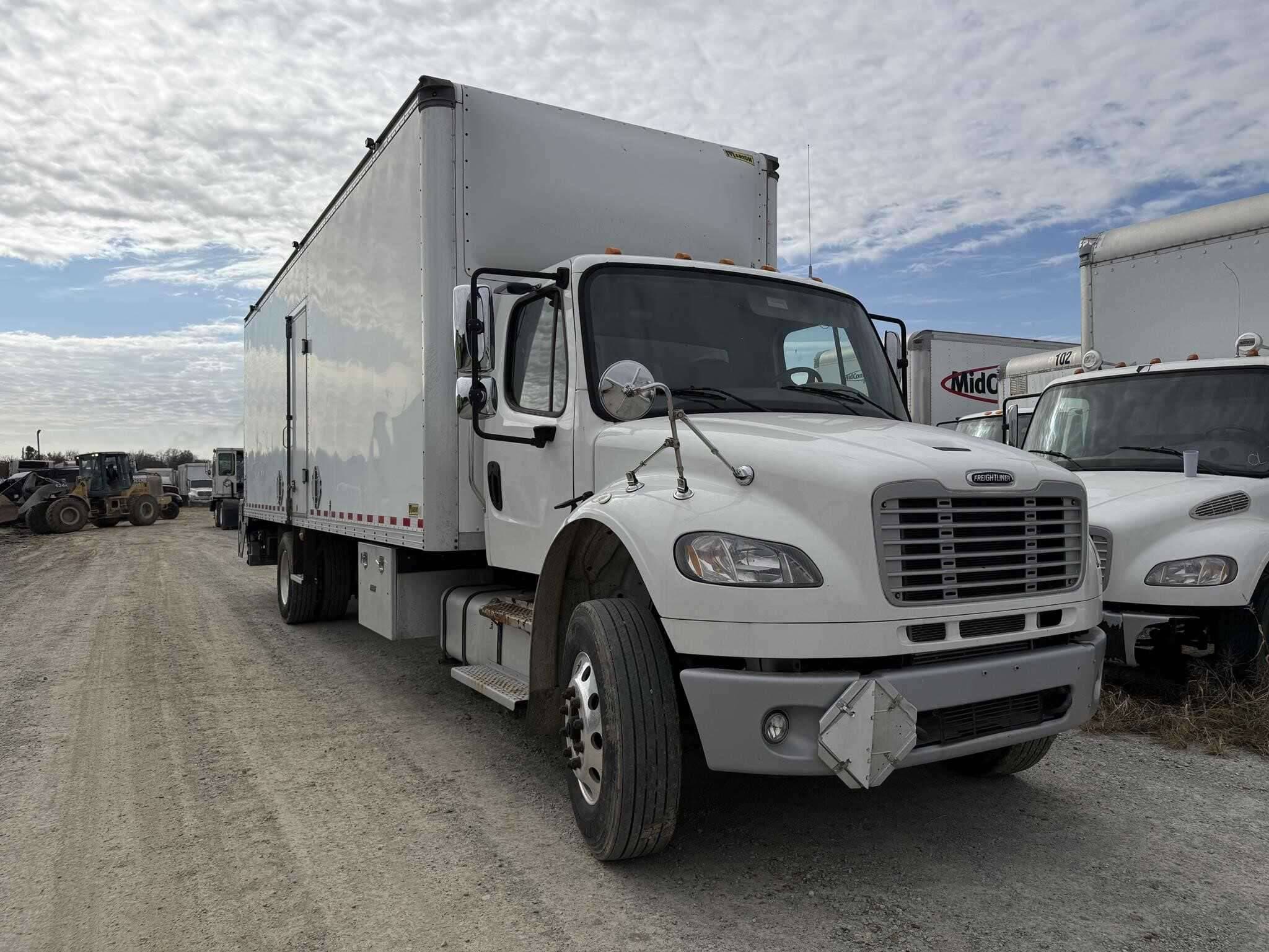 2021 Freightliner M2 image 7