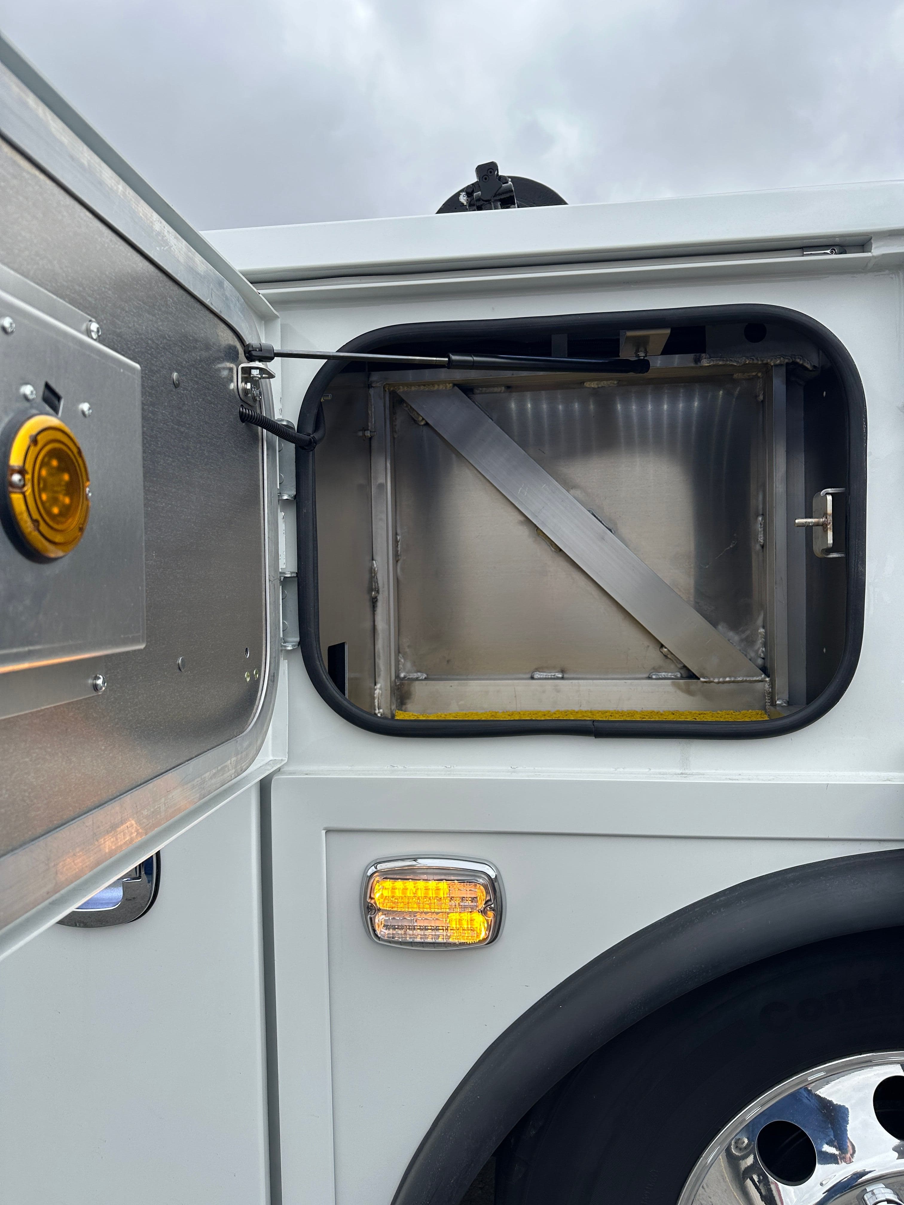 2025 Kenworth T880 with a Century 7035 image 11