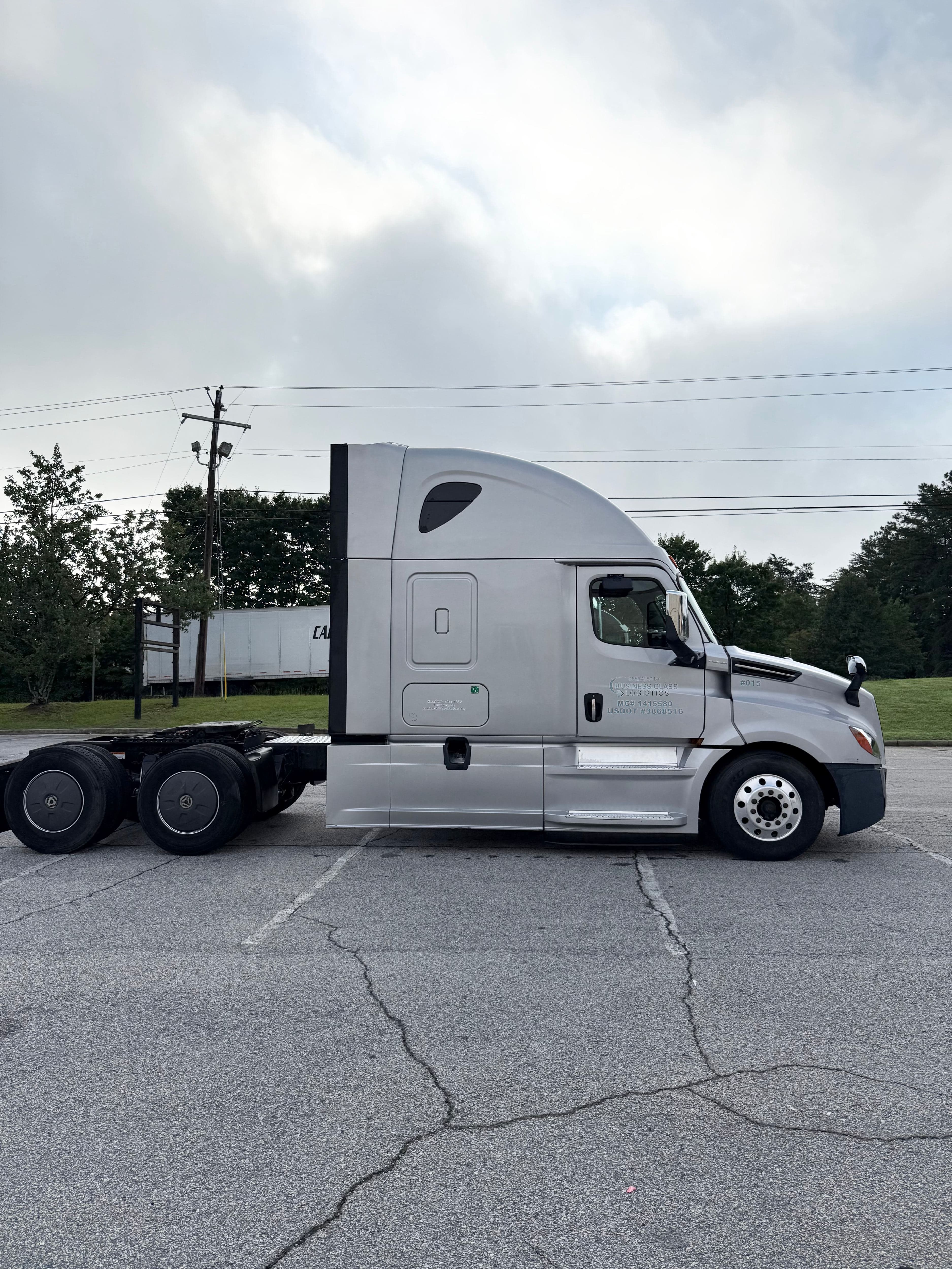 2019 Freightliner Cascadia 126 image 3