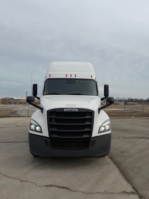 2024 Freightliner Cascadia image 12