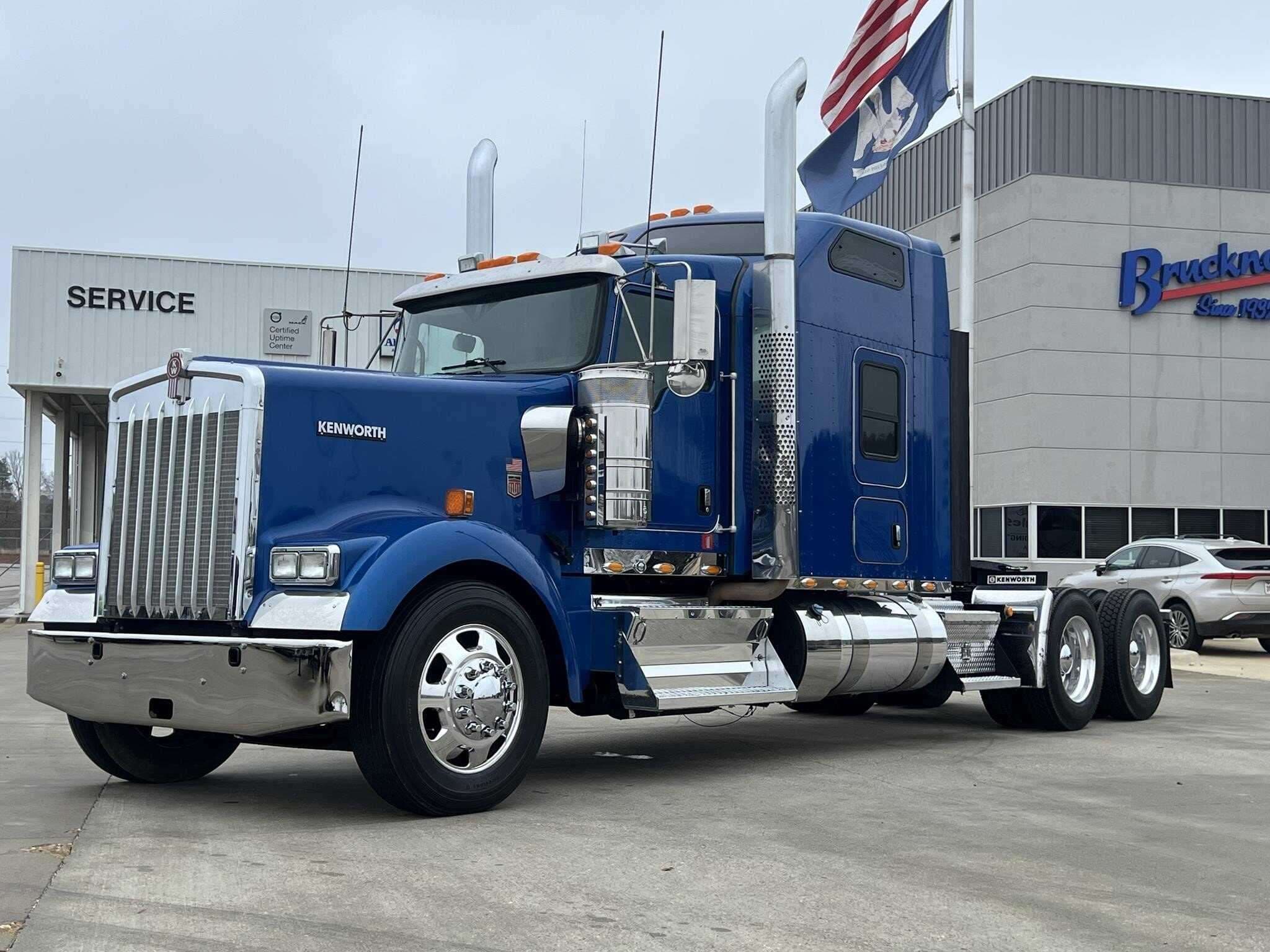 2022 Kenworth W9 Series image 2