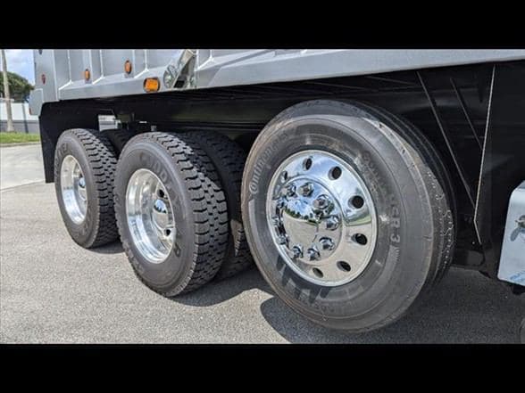 2025 Kenworth T880 image 16