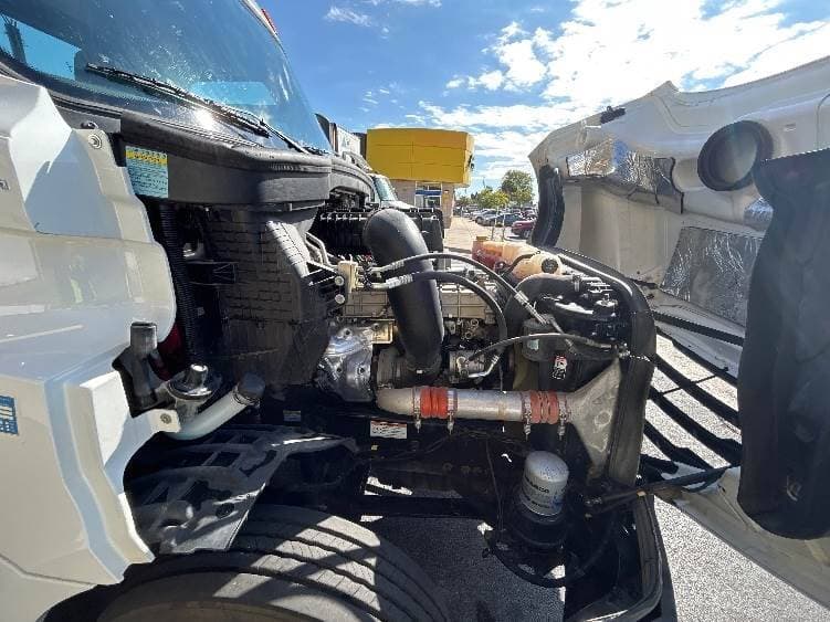 2021 Freightliner Cascadia image 10