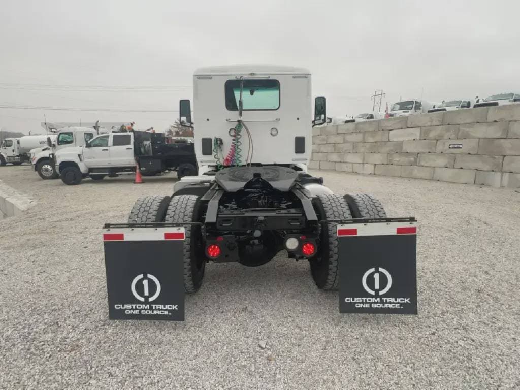 2022 Peterbilt 579 image 6
