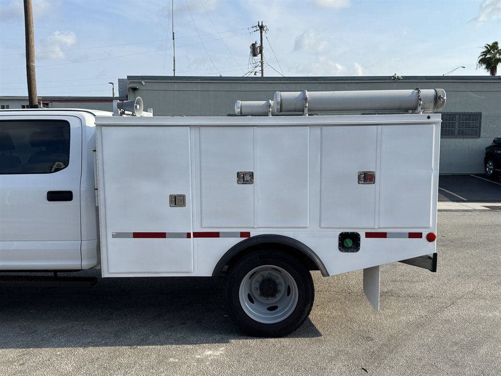 2018 Ford F550 image 8