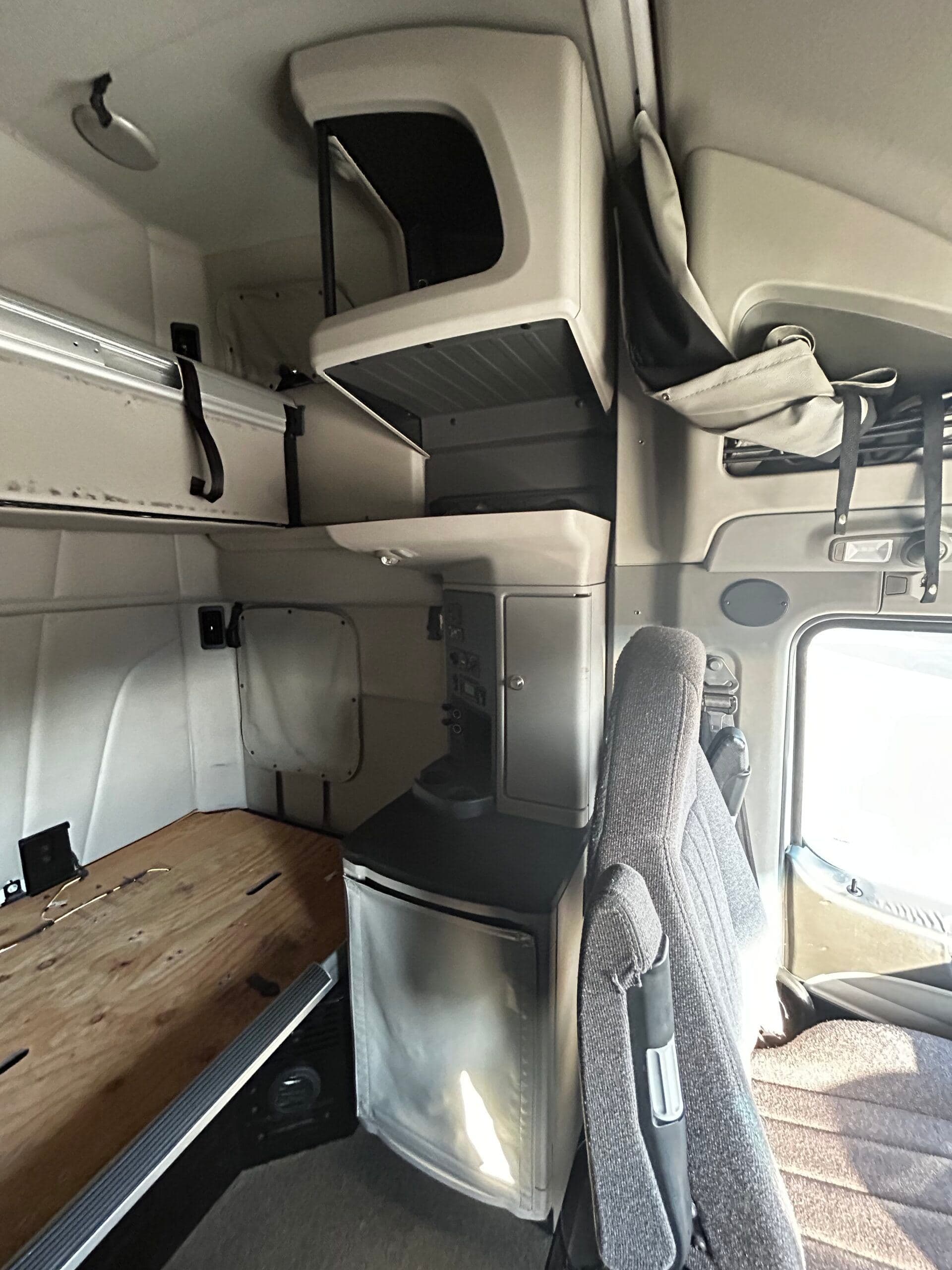 2023 Peterbilt 579 image 8