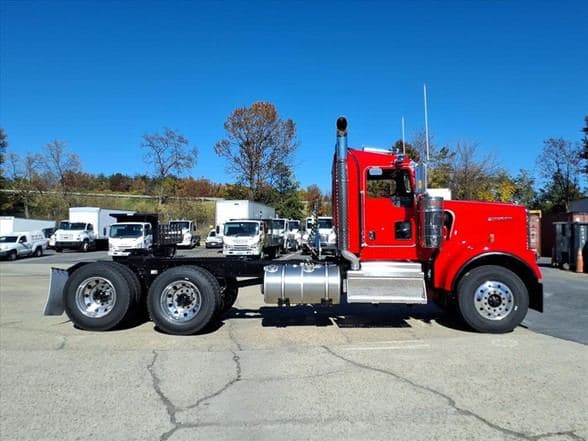 2026 Kenworth W900 image 2