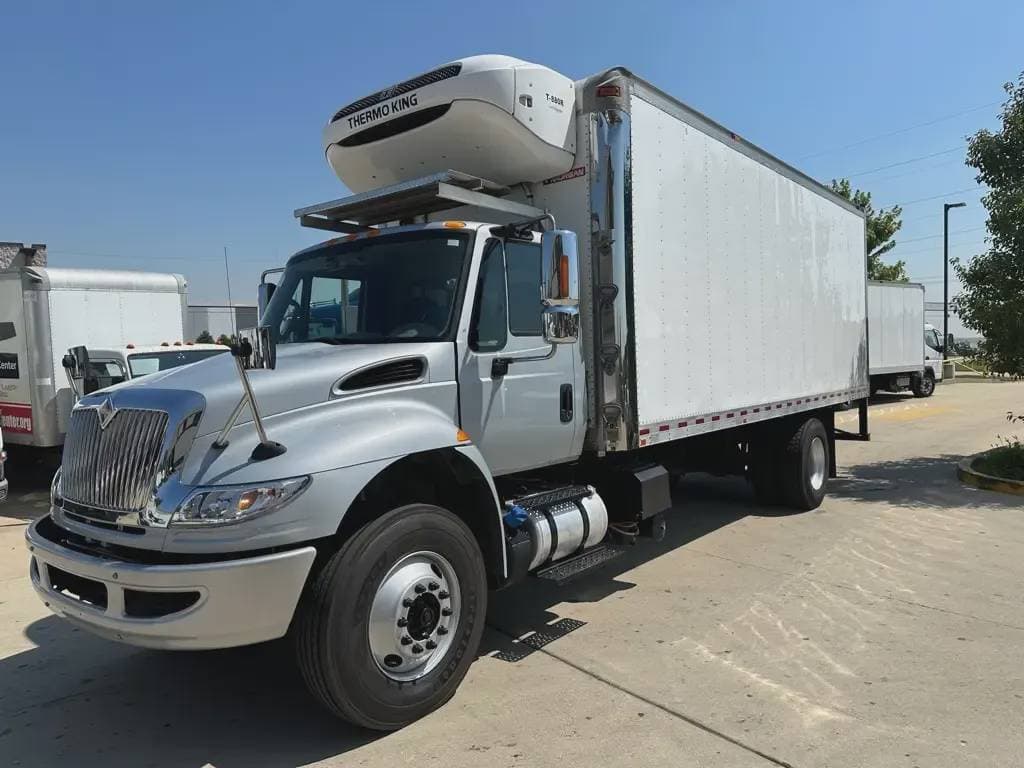Used 2018 INTERNATIONAL Reefer/Refrigerated Truck, Box Truck - Straight Truck, Beverage Truck 4300 For Sale image 2