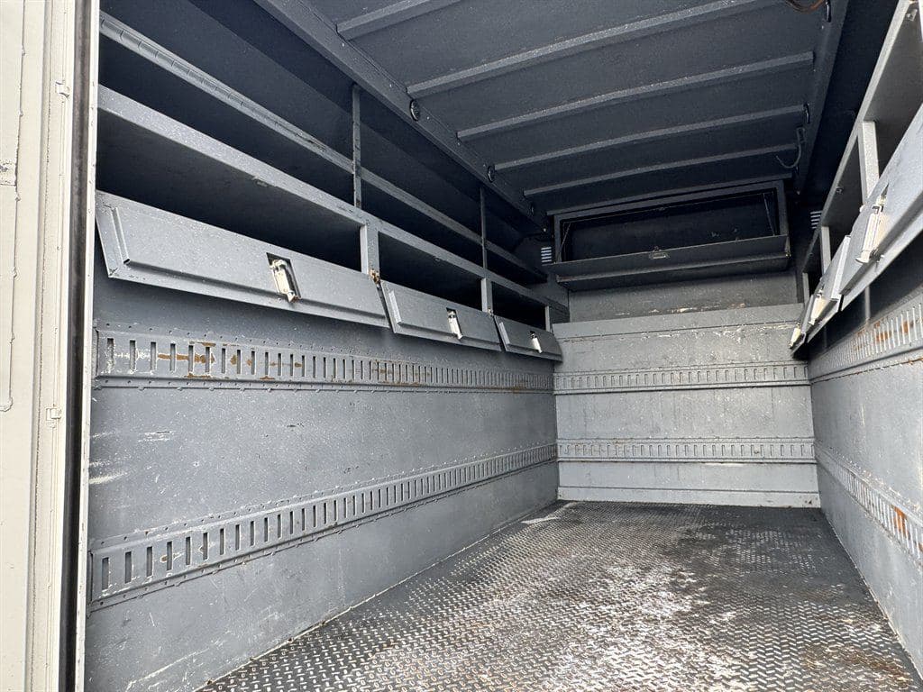 2014 Freightliner M2 106 image 29