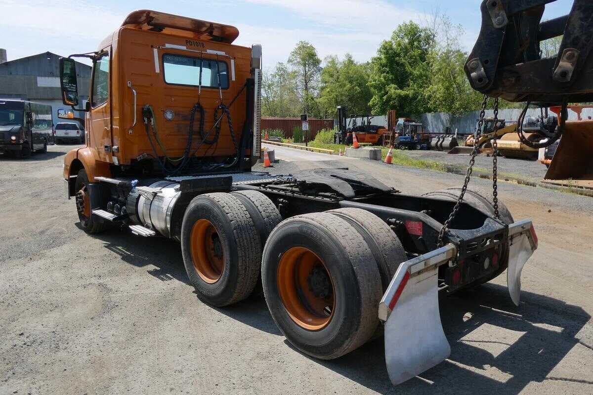 2015 Volvo VNM630 image 3