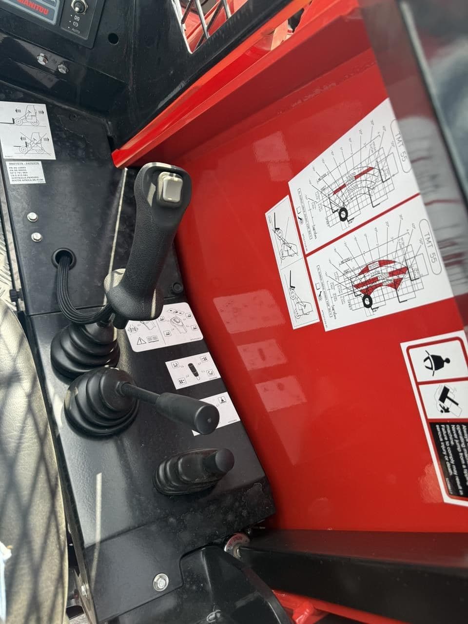 2025 MANITOU TMT55XT4W image 10