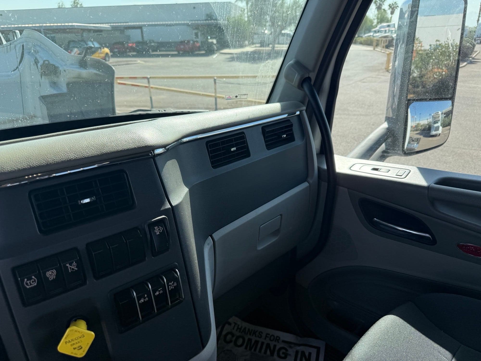 2020 Peterbilt 579 image 11