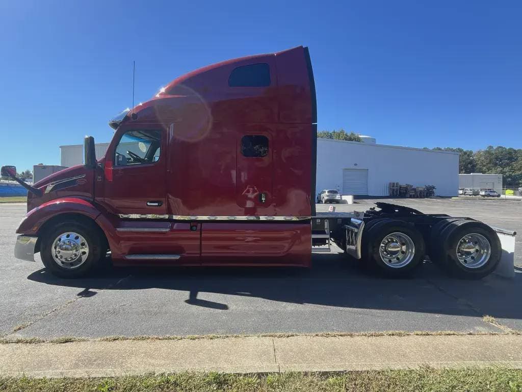 2023 Peterbilt 579 image 6