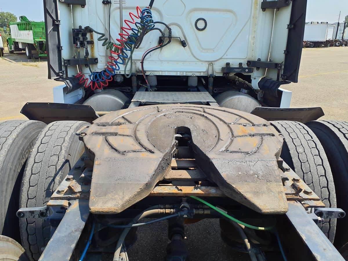 2020 Freightliner Cascadia image 12