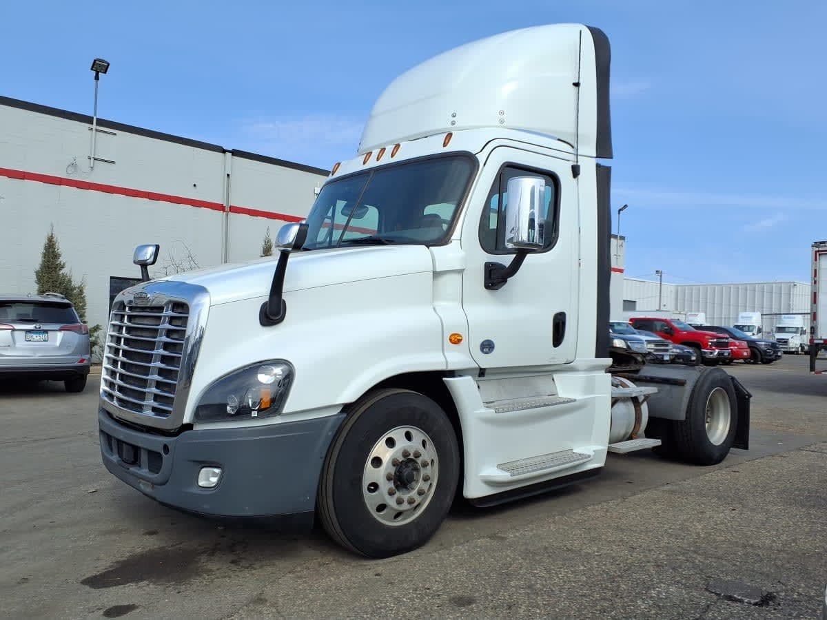 Used 2017 FREIGHTLINER Conventional - Day Cab - CASCADIA 125 For Sale image 7