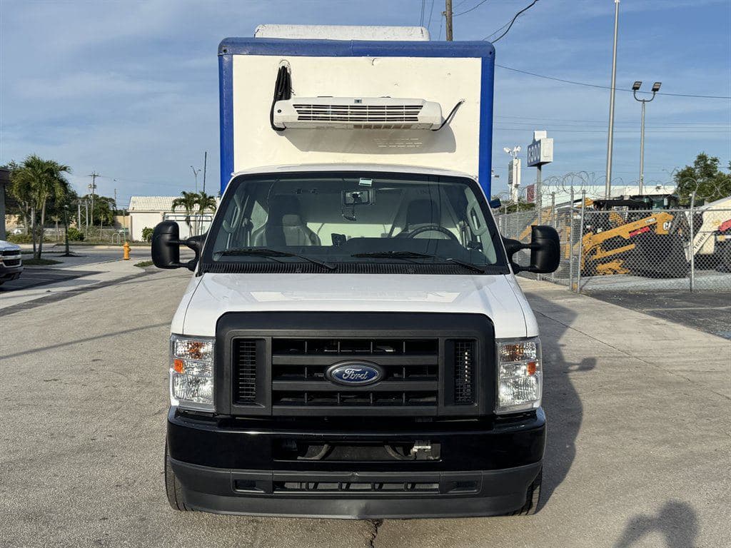 2023 Ford E350 Cutaway image 2