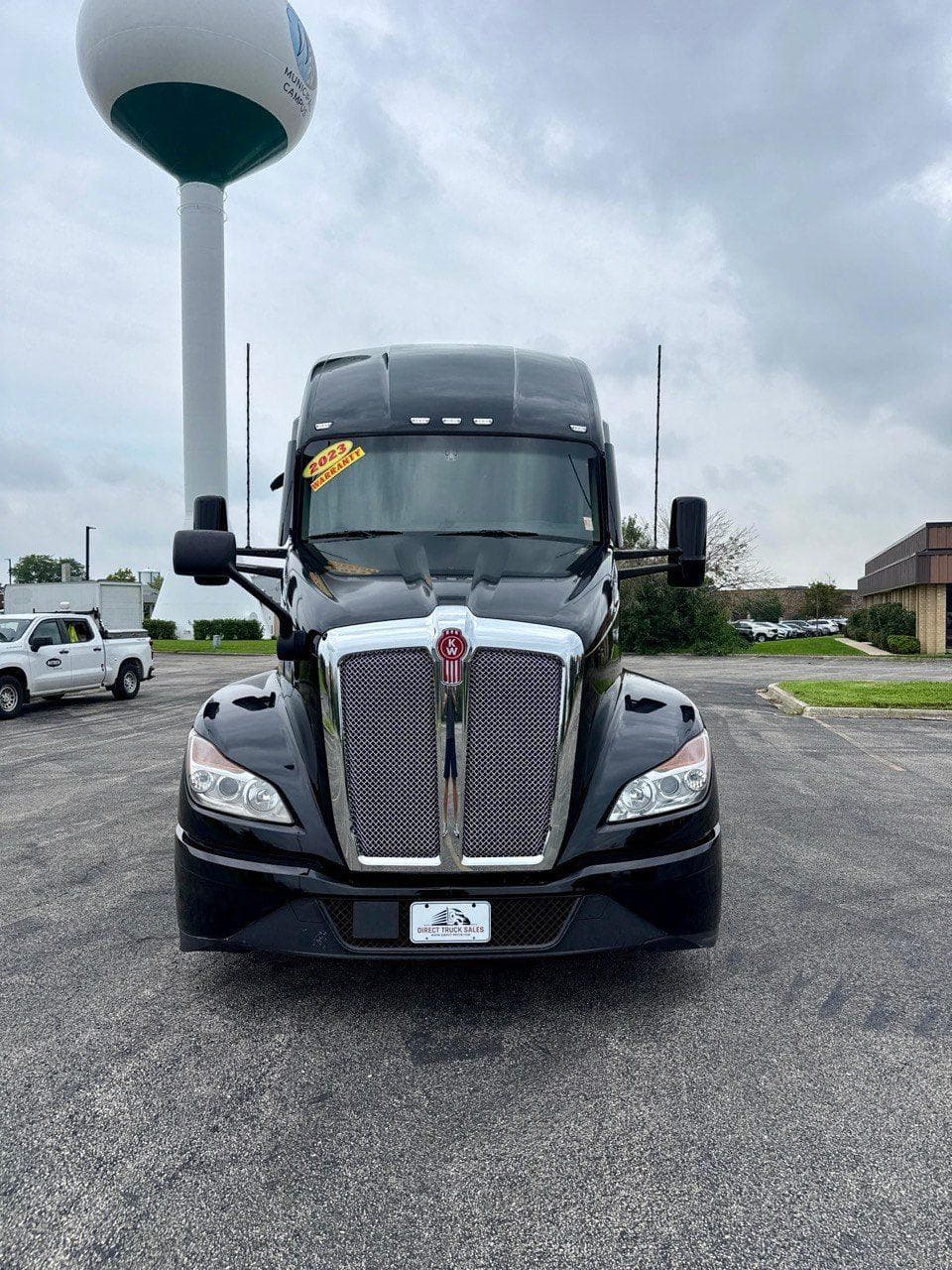 2023 Kenworth T680 image 2