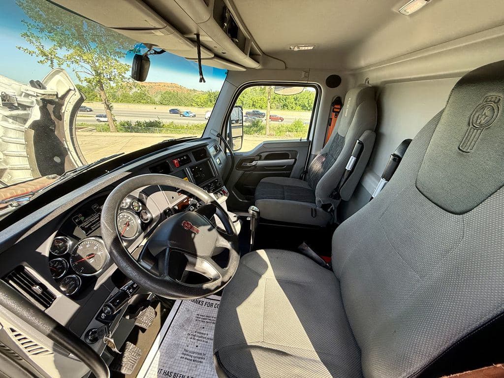 Used 2021 KENWORTH T880 image 4