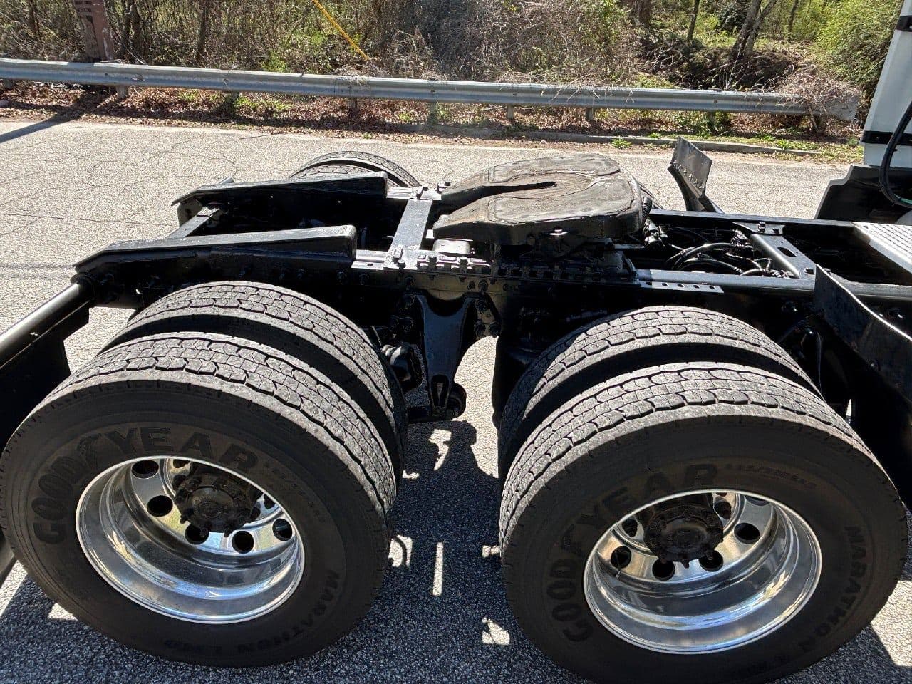 2018 International LT625 image 14