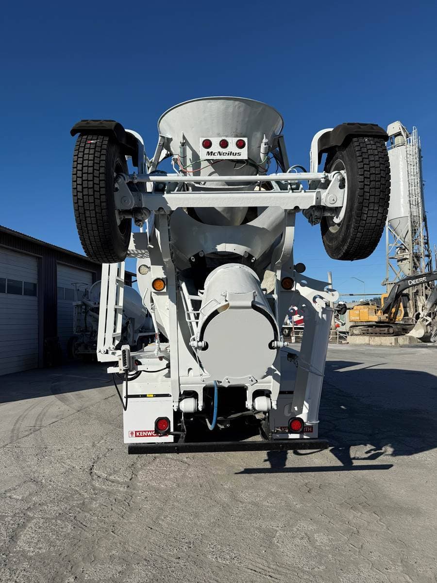 2016 Kenworth W9 Series image 10