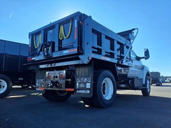 2027 Ford F750 XL SD image 4