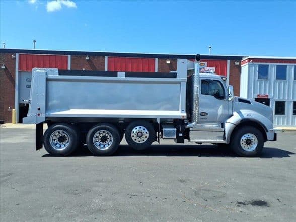 2026 Kenworth T880 image 3