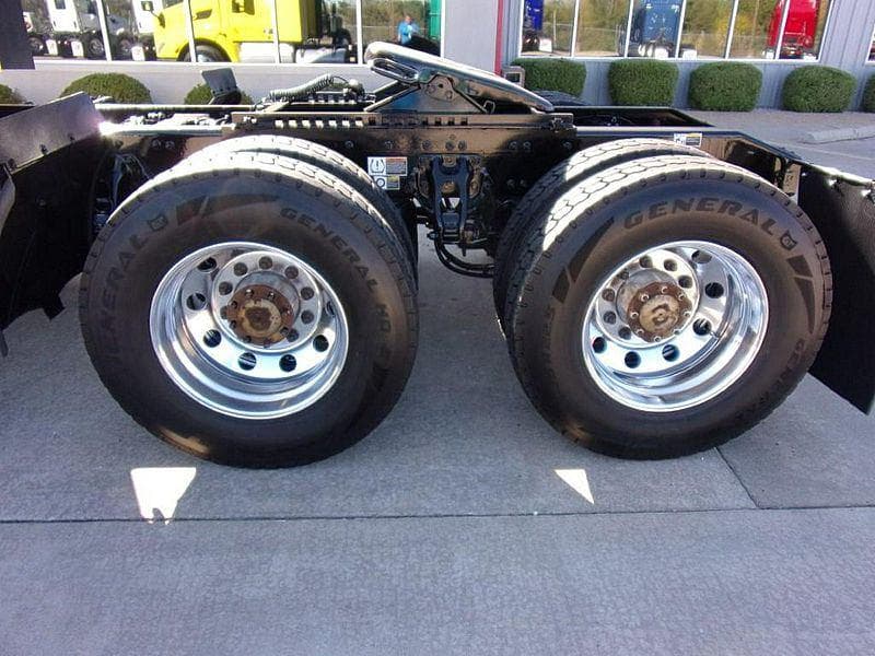 2021 Peterbilt 579 image 7