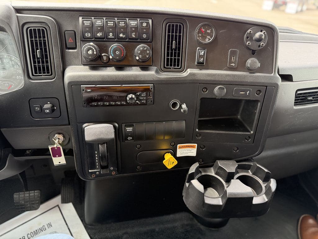 Used 2021 INTERNATIONAL MV607 image 25