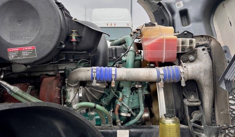 2023 Volvo VNL image 17