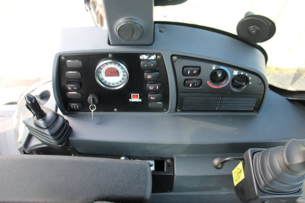 2016 Terex TLN830 image 42