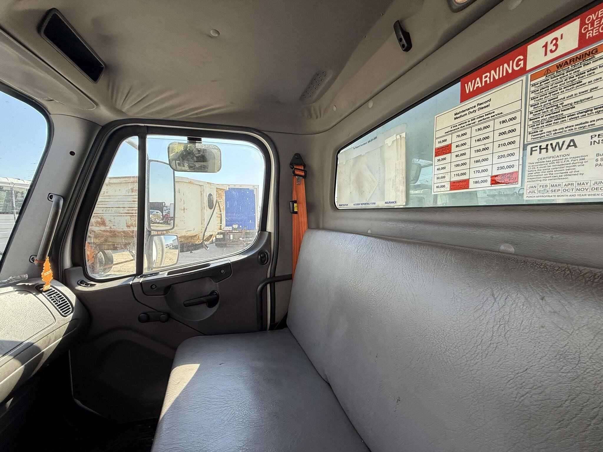 2018 Freightliner M2 image 5