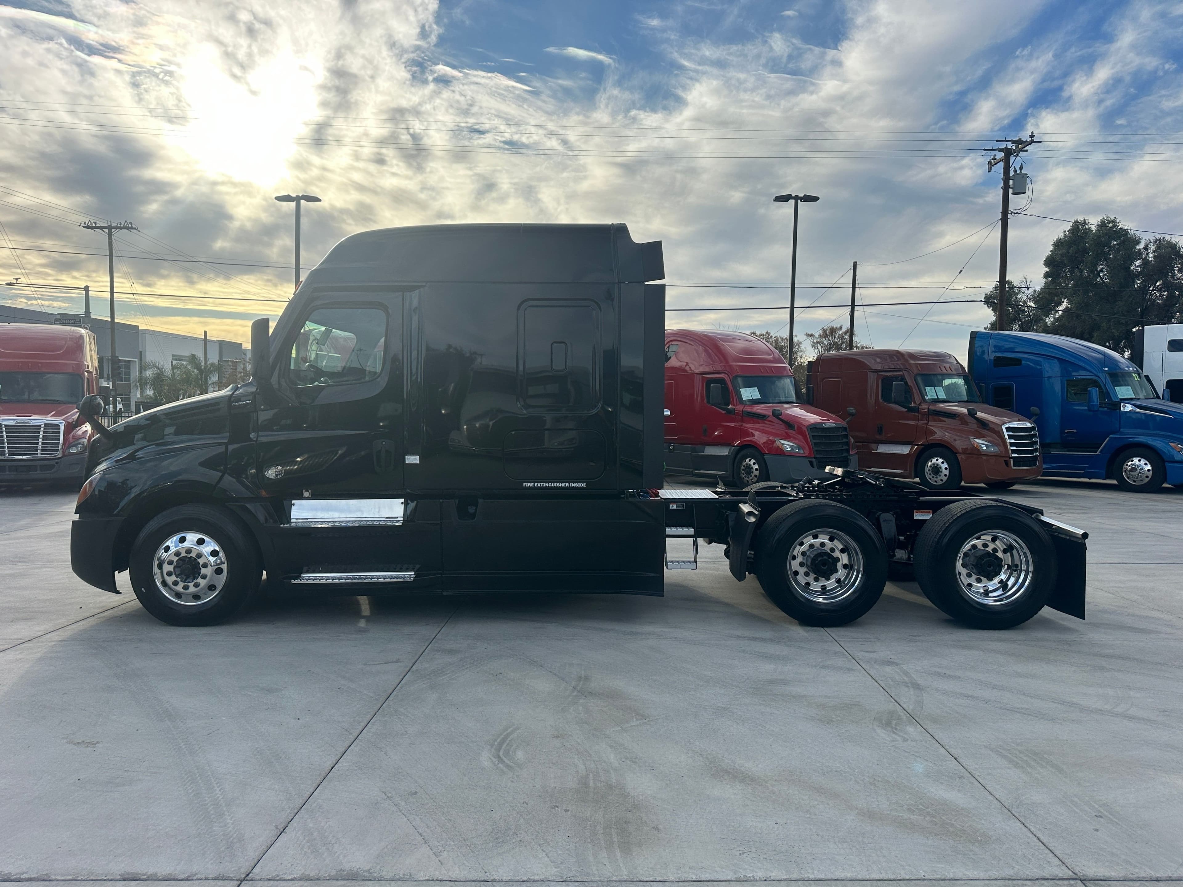 2021 Freightliner Cascadia 126 image 8