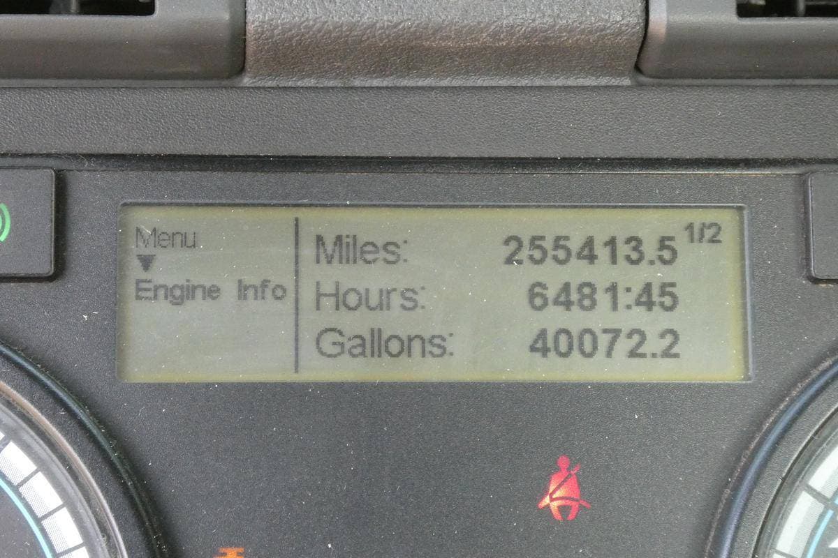 Used 2016 FREIGHTLINER Conventional - Day Cab - CASCADIA 125 image 10