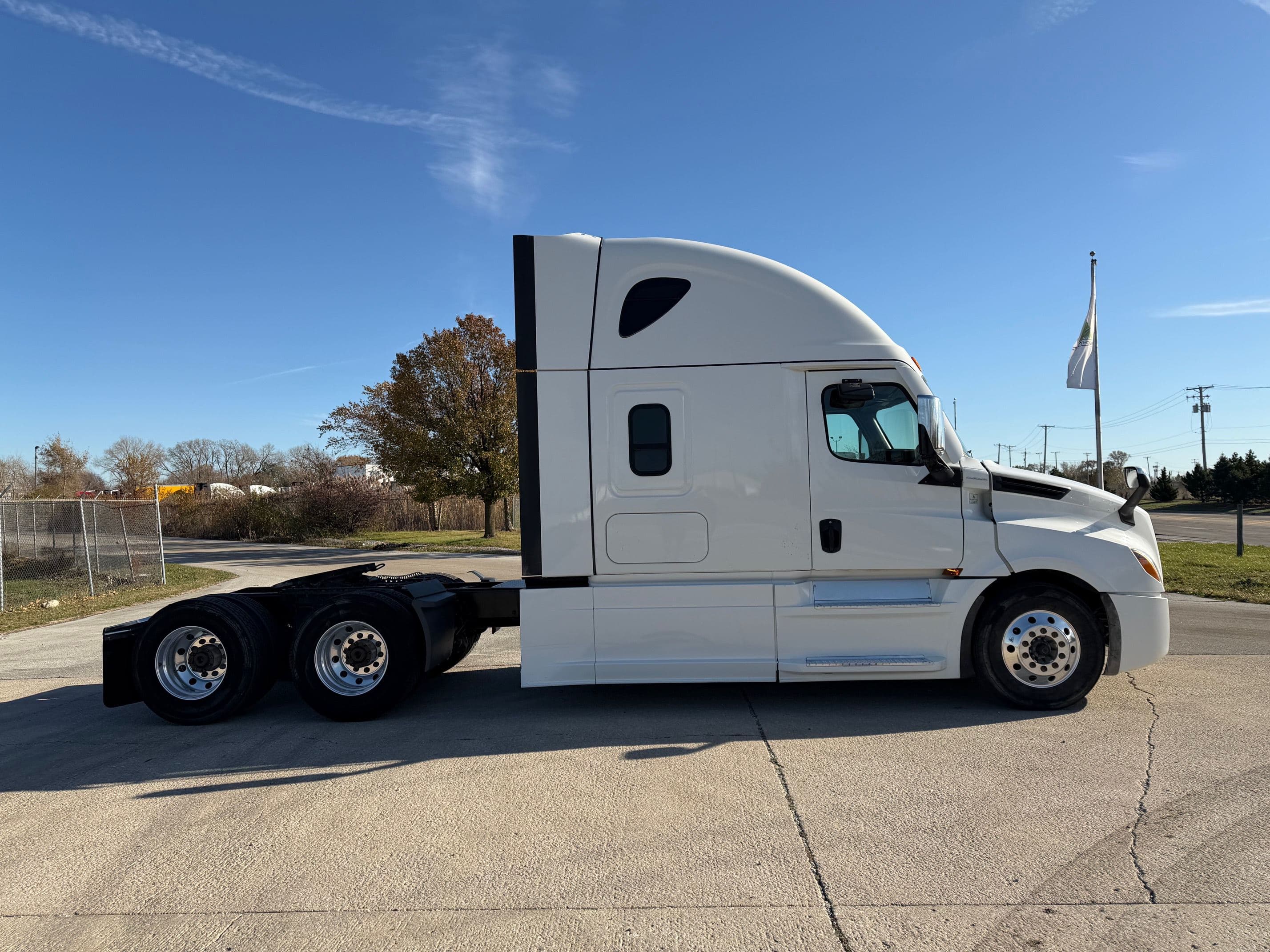 2023 Freightliner Cascadia image 4