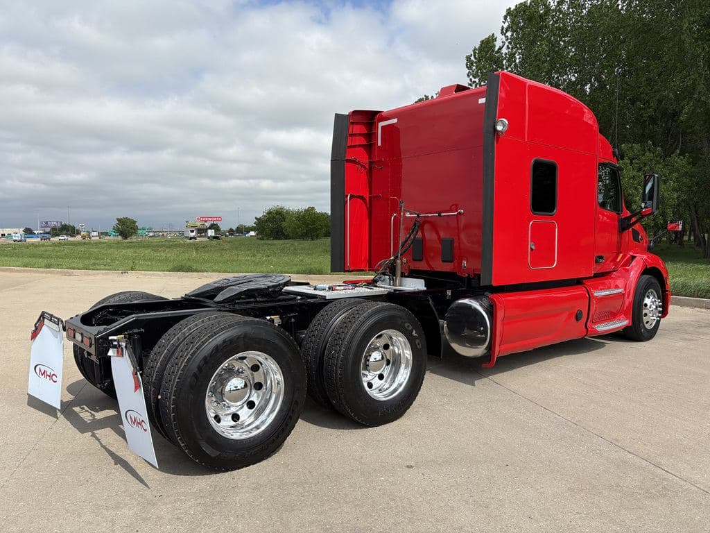 Used 2022 PETERBILT 579 image 9