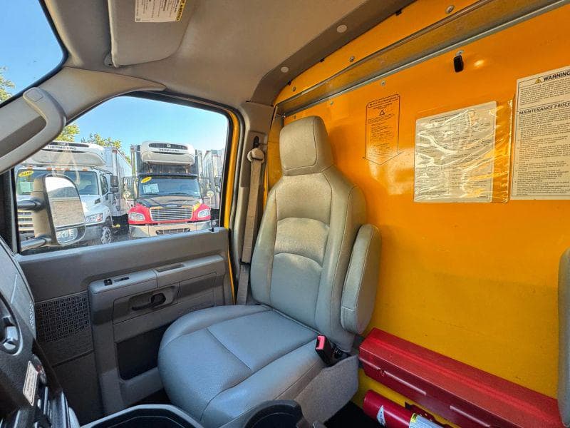 2022 Ford CF8000 image 17