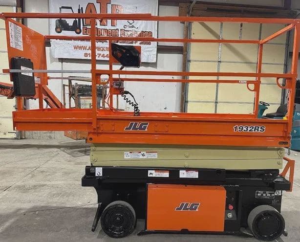 2015 JLG 1932RS image 3