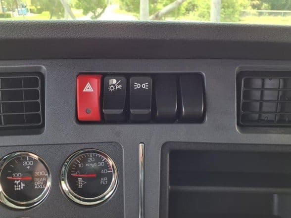 2025 Kenworth T880 image 22