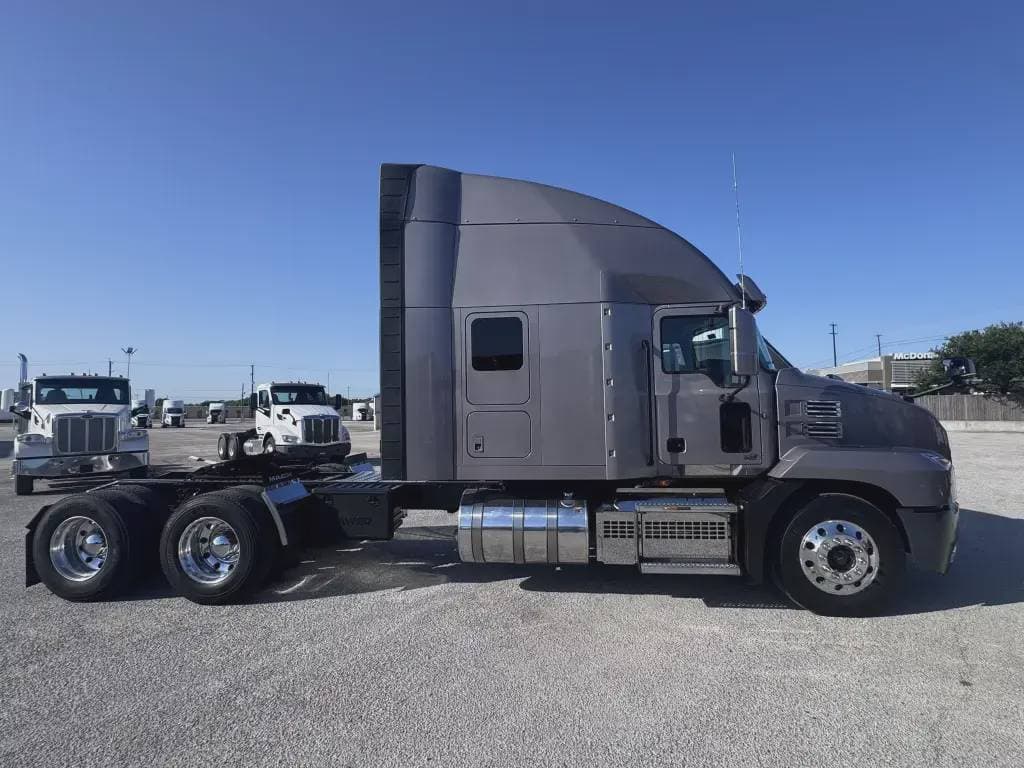 Used 2021 MACK Conventional - Sleeper Truck image 2