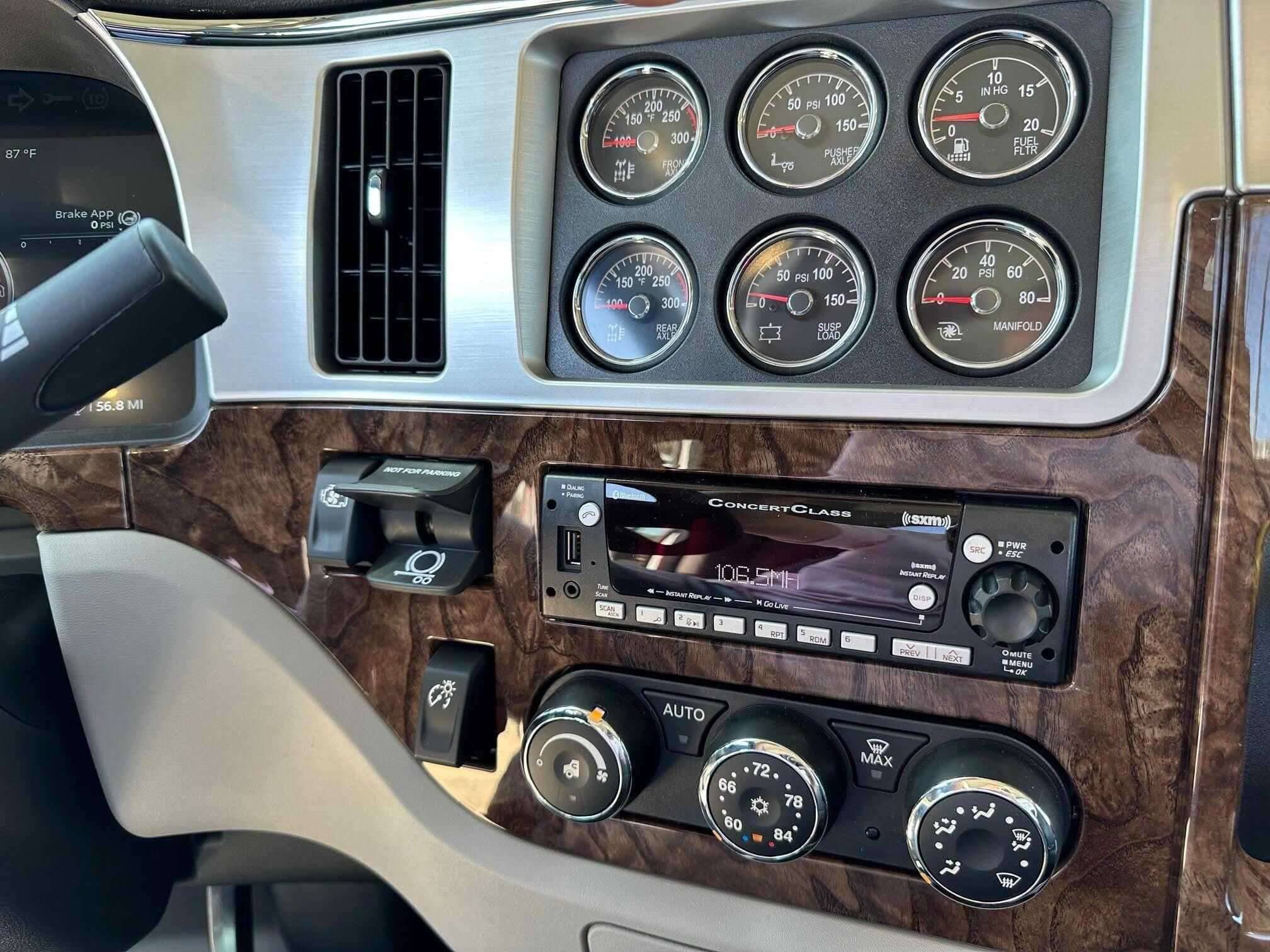 2025 Peterbilt 589 image 15