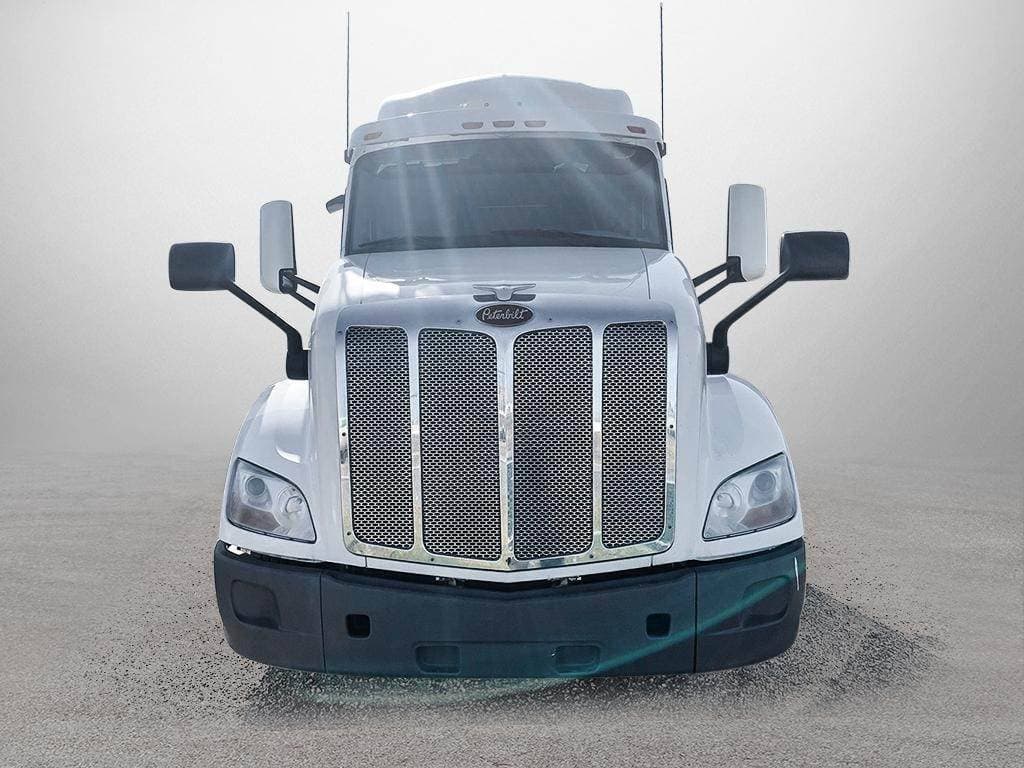 2019 Peterbilt 579 image 2