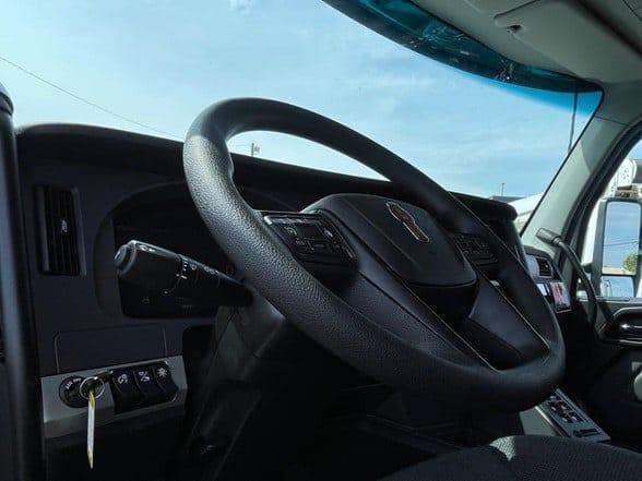 2025 Kenworth T880 image 12