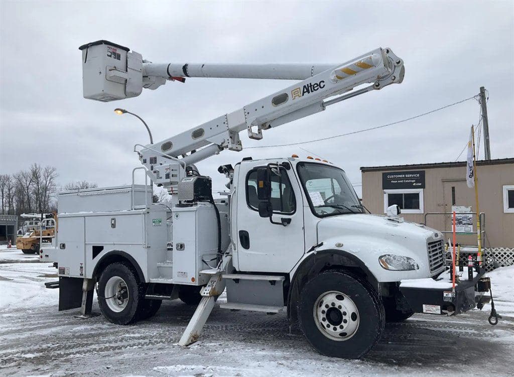 2016 Freightliner M2 106 image 1