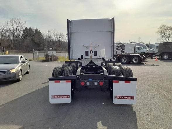 2025 Kenworth T880 image 4